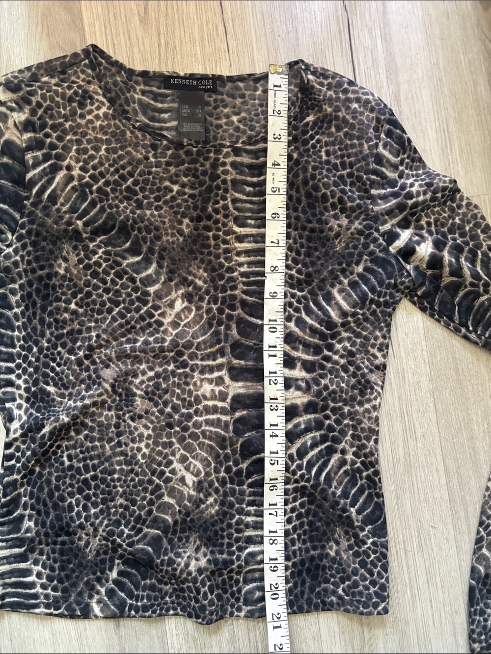 Women's Long Sleeve Snake-Print Top - Black & Cream - Picture 5 of 6